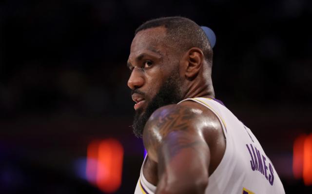 开云APP-三军用命仍难逃一败！湖人面对苦主掘金已遭7连败