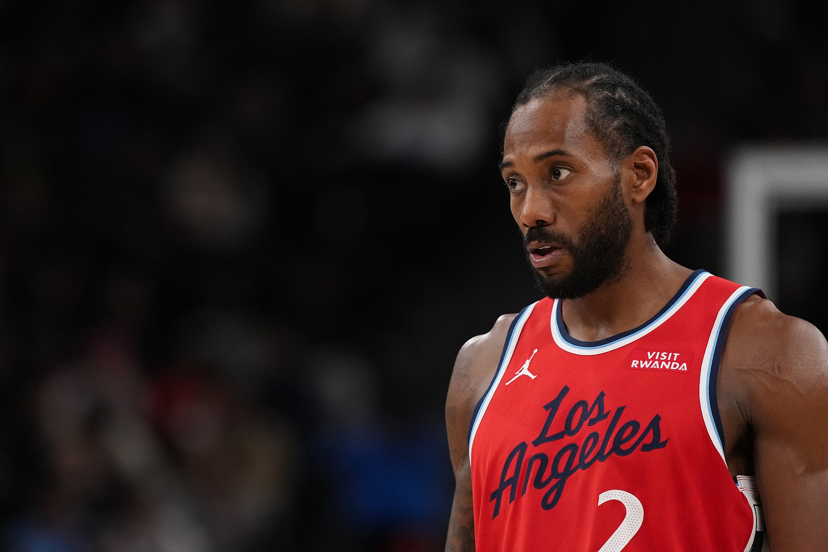 难阻失利！莱昂纳德攻防一体 20中10砍下25分3板4助3断