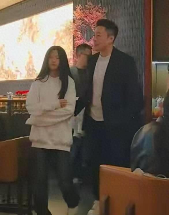 开云-小玥儿开通个人账号！发文求救，晒照思念妈妈，外婆和小S是好友